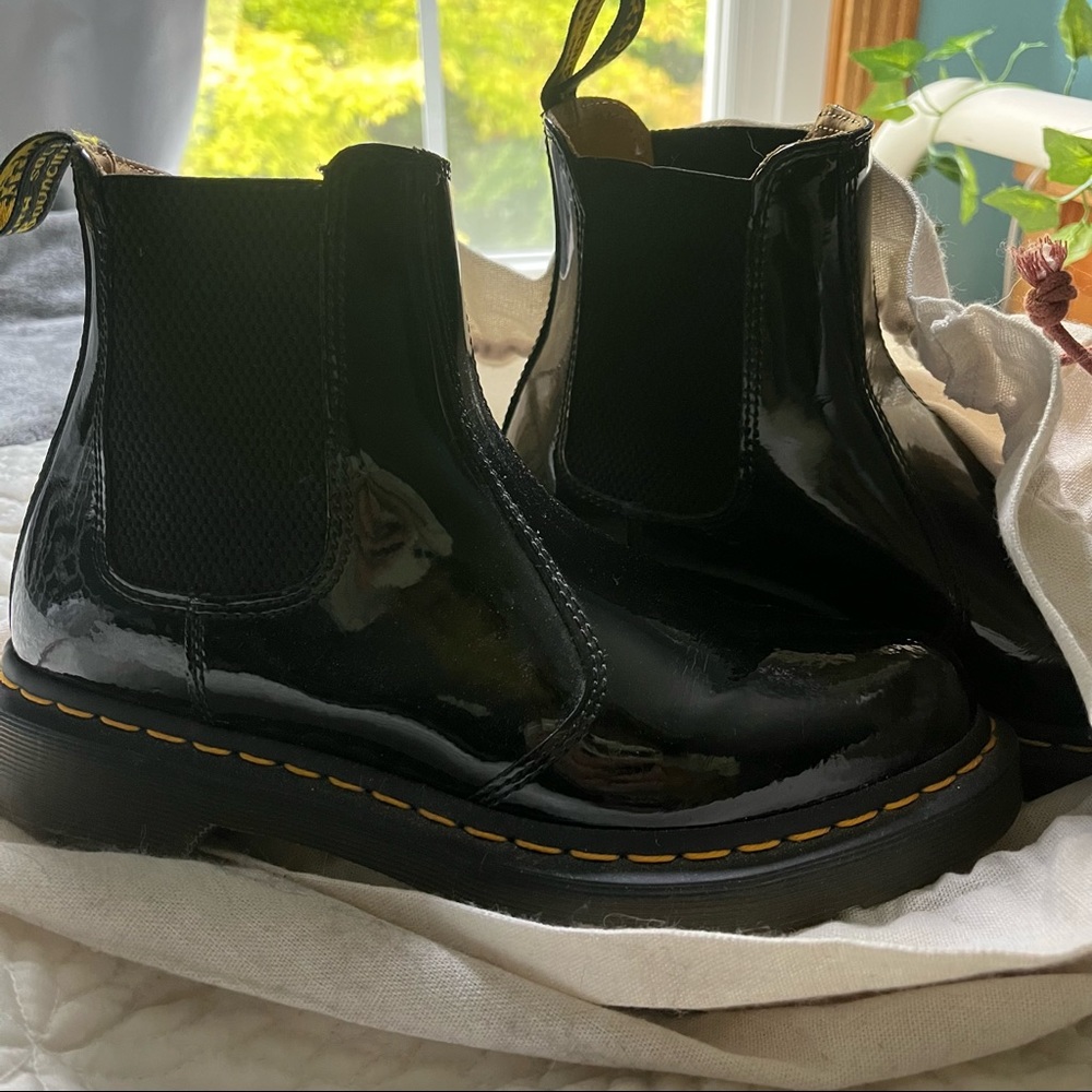 Dr. Martens 2976 WOMEN'S PATENT LEATHER CHELSEA BOOTS - SIZE 8